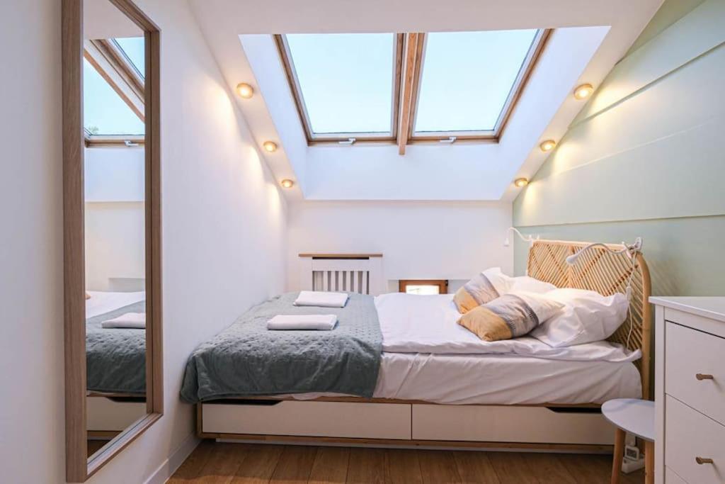 Cozy Loft Under The Wawel Sky Leilighet Krasków Eksteriør bilde